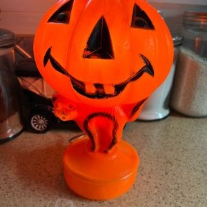 Bayshore vintage Halloween blow mold light pumpkin on cat